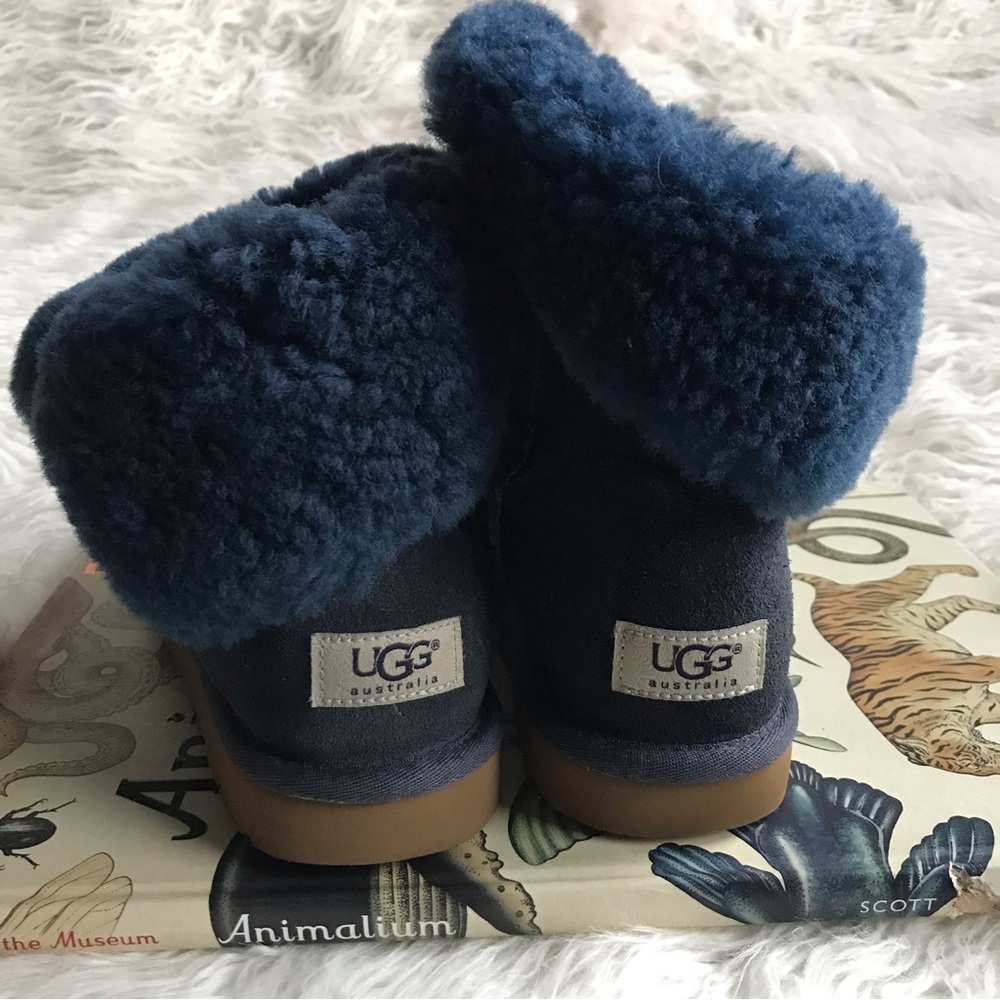 UGG Bailey Button II Boot - Picture 6 of 10